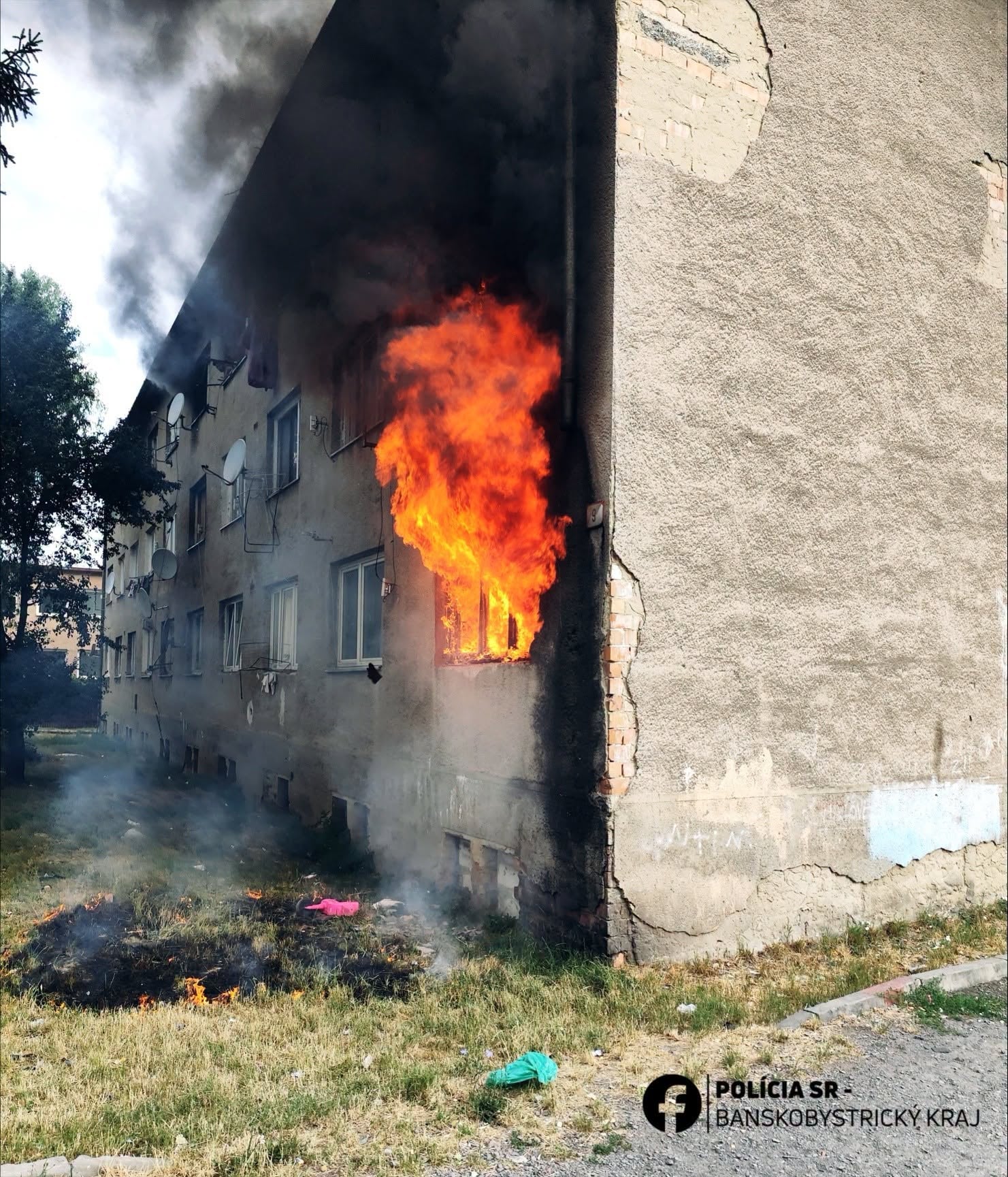 MIMORIADNE BYTOVKU ZACHVÁTIL POŽIAR: 6 ľudí v bezvedomí! Vyslali aj vrtuľník, bojujú o život dievčatka