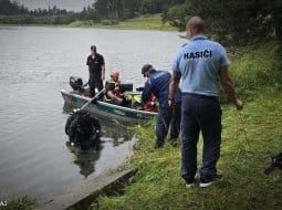 OBROVSKÁ TRAGÉDIA V rybníku Zlatná našli telo 39-ročného nezvestného muža po kúpaní