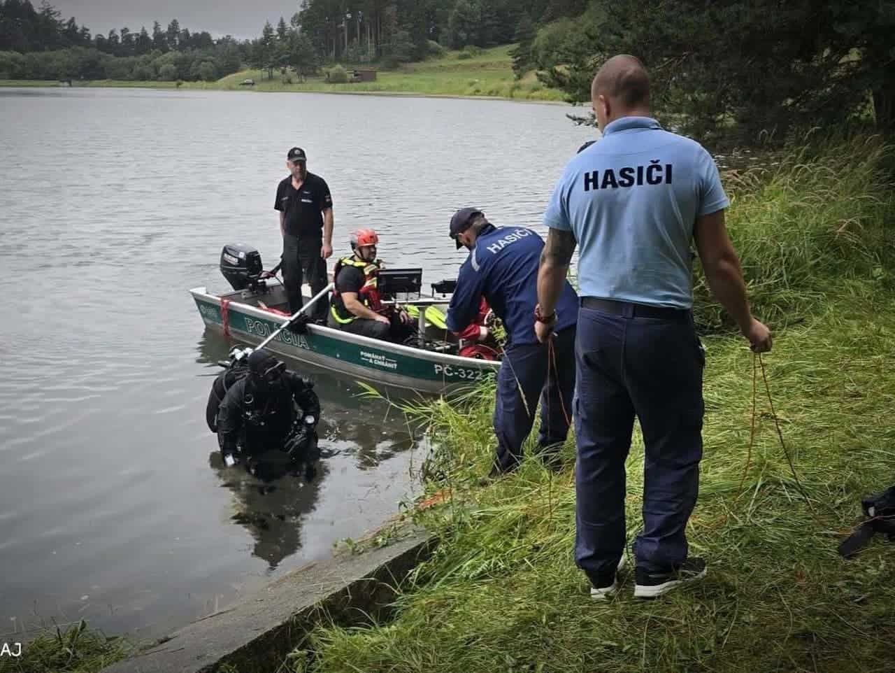 OBROVSKÁ TRAGÉDIA V rybníku Zlatná našli telo 39-ročného nezvestného muža po kúpaní