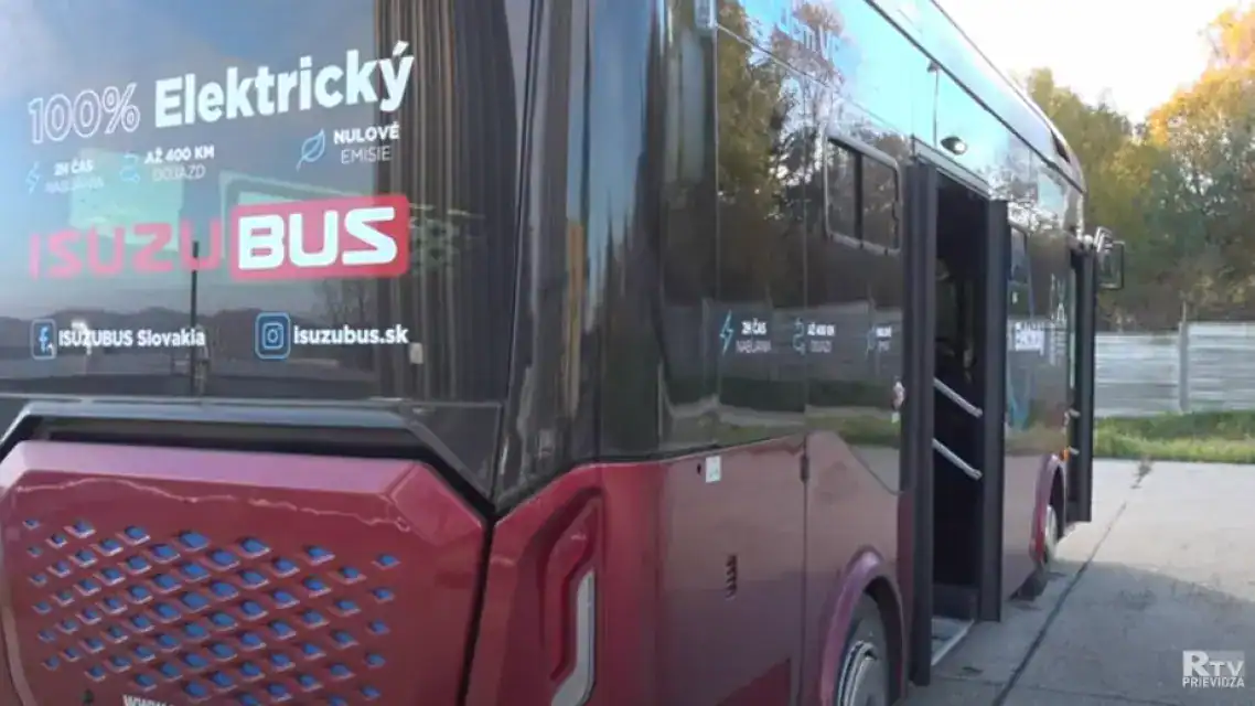 V Handlovej štartuje revolúcia v MHD: Elektrické autobusy vyjdú do ulíc už po prázdninách