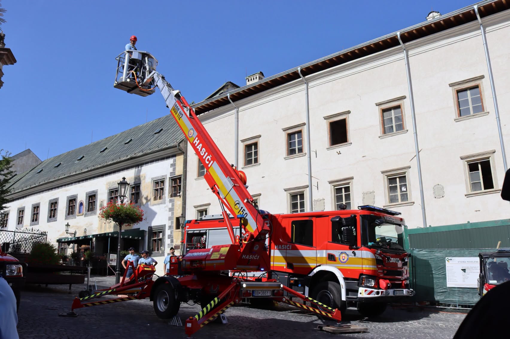Banská Štiavnica získala výškovú plošinu: Ide o špeciálne vozidlo pre zásahy v úzkych uličkách