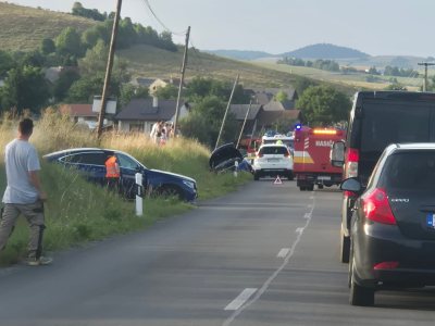 AKTUÁLNE VÁŽNA ZRÁŽKA AŽ 3 ÁUT: Hlásia zranenia, vyslali všetky záchranné zložky! FOTO priamo zo zásahu