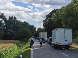 AKTUÁLNE ŤAŽKÁ ZRÁŽKA Hlásia až 4 ranených! Na mieste pristáva záchranársky vrtuľník. VIDEO Cestu uzavreli