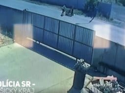 Dráma v Trebišove: Mladík surovo okradol seniorku na invalidnom vozíku, polícia ho zadržala