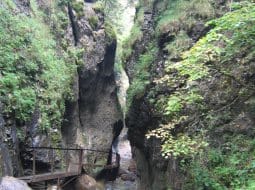Mimoriadne upozornenie: Turistický chodník cez Dolné diery je aktuálne nebezpečný, vyzývajú na opatrnosť