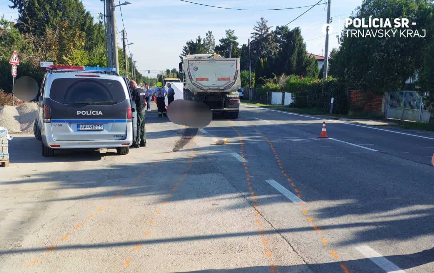 AKTUÁLNE STRAŠNÁ ZRÁŽKA priamo na chodníku: Vyslali záchranárov, hlásia OBEŤ! Prvé info a FOTO z miesta