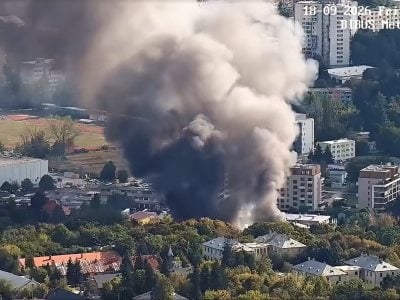AKTUÁLNE DESIVÉ VIDEO V meste vypukol požiar, valí sa obrovský dym! Neotvárajte okná, vyzývajú ľudí