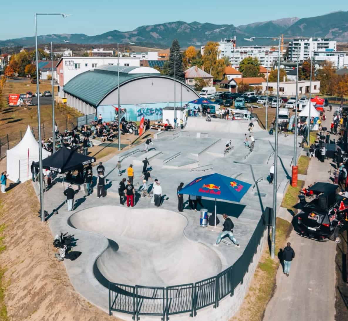 Nový skatepark v Liptovskom Mikuláši otvorený: Moderné prekážky a unikátne osvetlenie